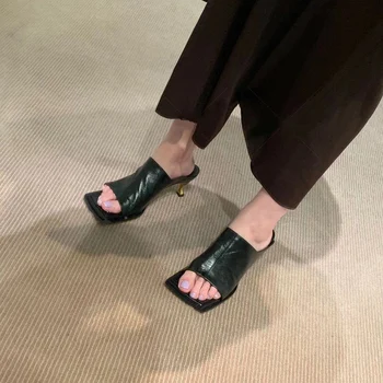 Nekilnojamojo odos mulų metalo kitten heel oficialų suknelė šlepetės šalies bateliai moterims 2020 aikštėje atidaryti tne dizaineris vasaros sandalai